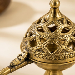 BRASS HANDLE DHUNI ARTI WITH TOP COVER